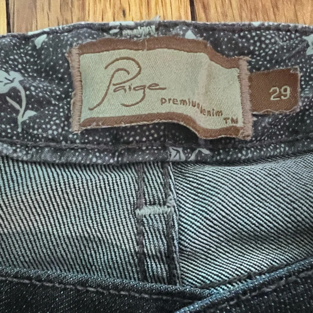 Like new Paige dark wash Premium- Benefict Canyon  Jean size 29 see pictures - Picture 8 of 8